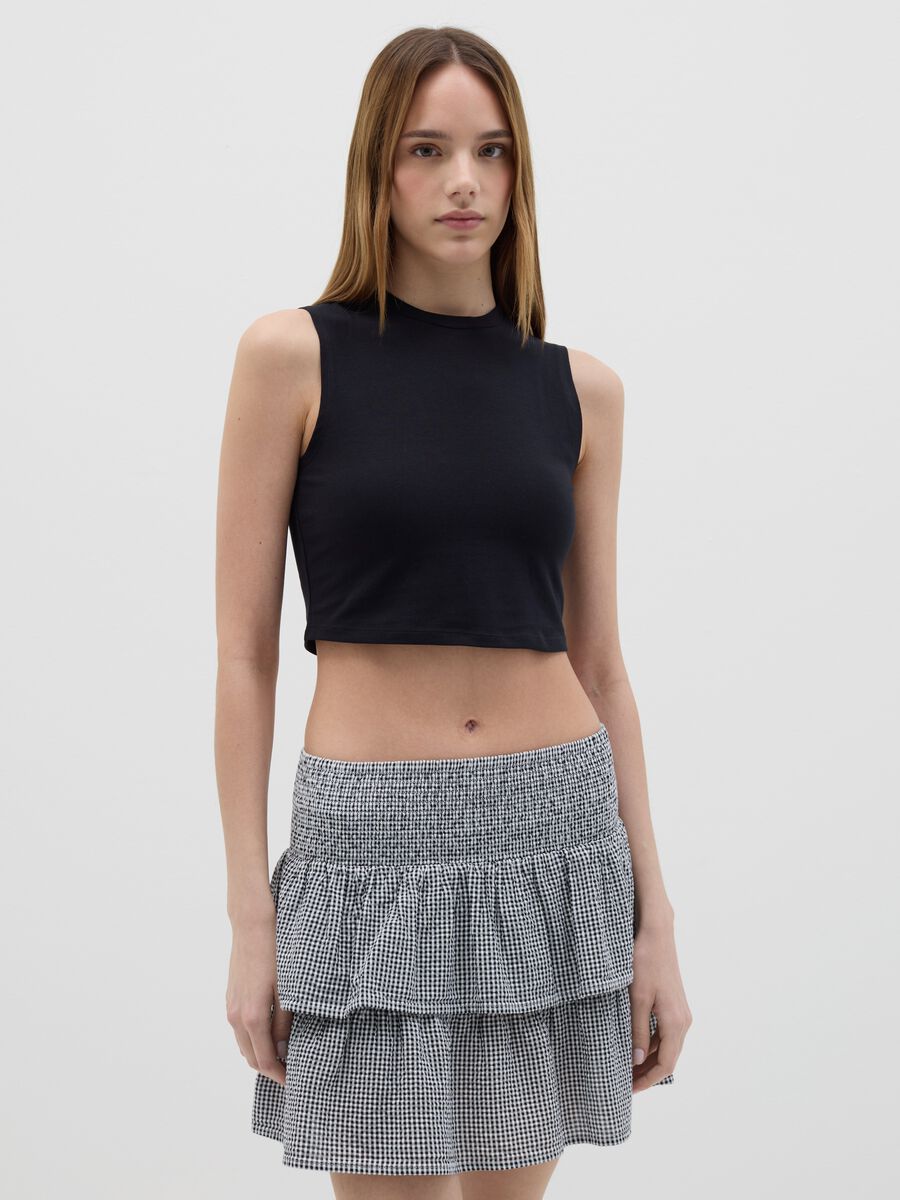 Women’s cropped vest top in black elasticated cotton with regular fit_0