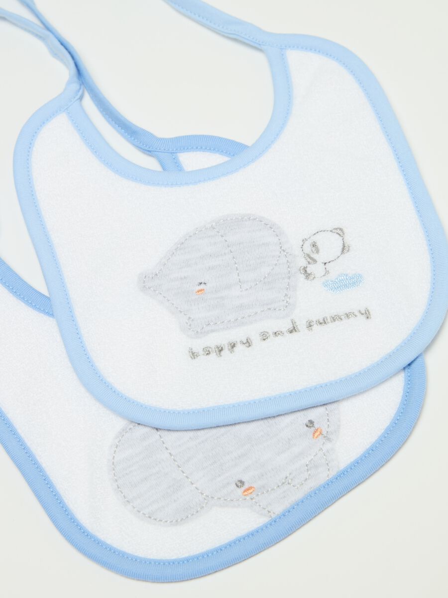 Two-pack bibs with animals patches_1
