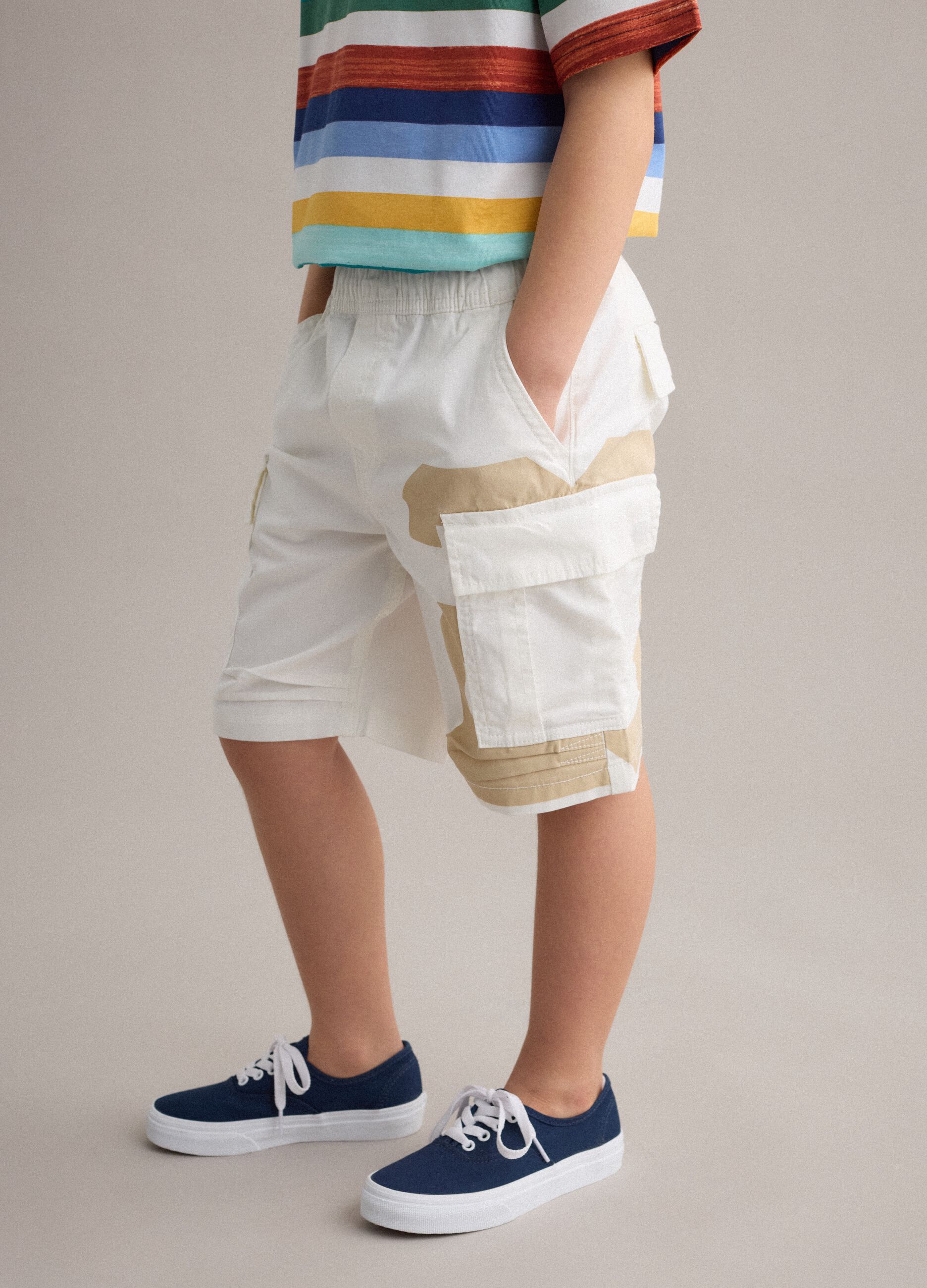 Multicolour stretchy cotton cargo shorts for kids with a baggy fit