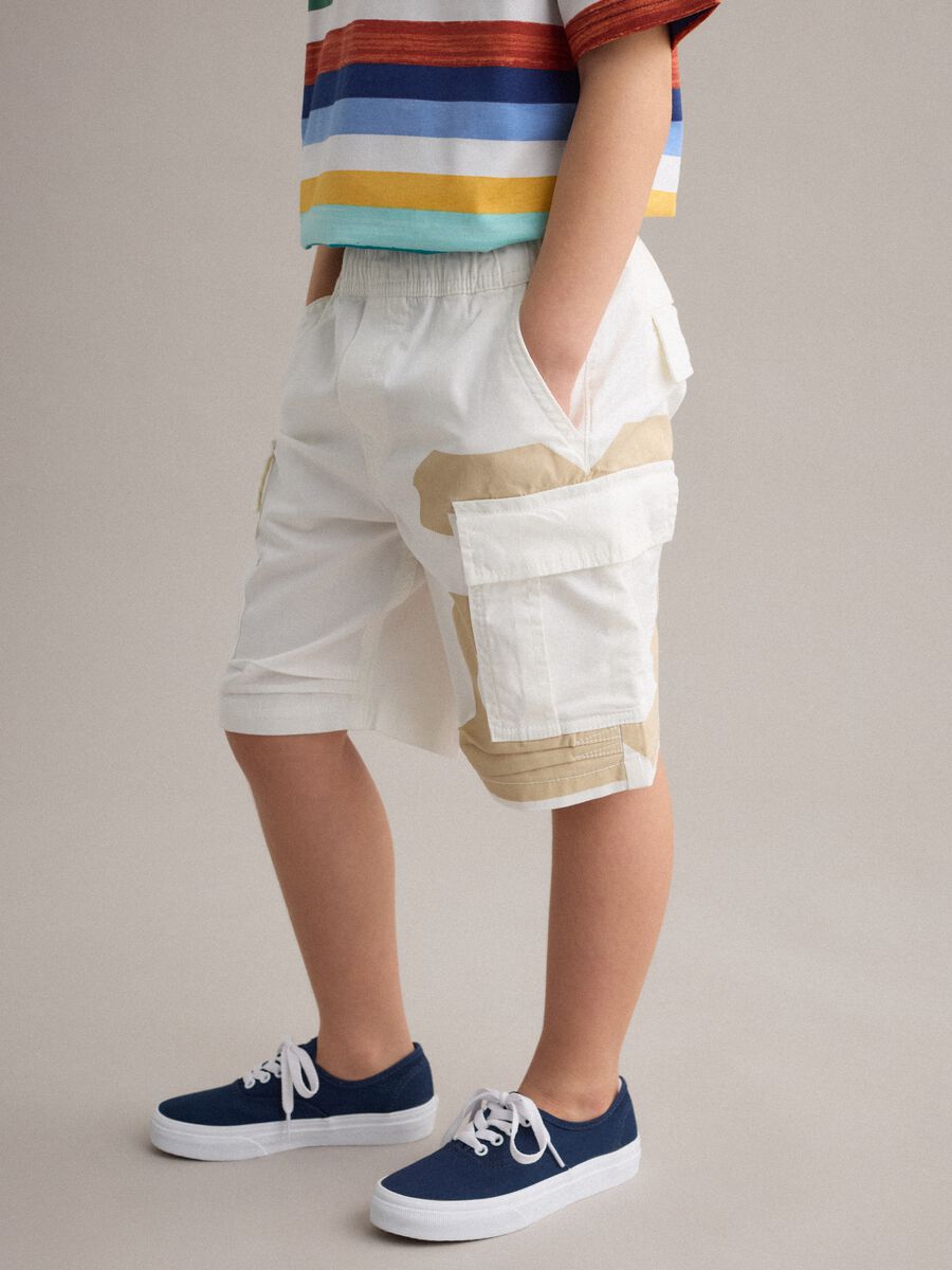 Multicolour stretchy cotton cargo shorts for kids with a baggy fit_2