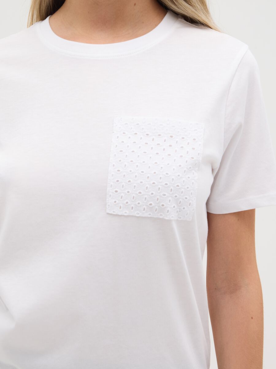 Women's white pure cotton regular fit t-shirt with embroidered pocket_3