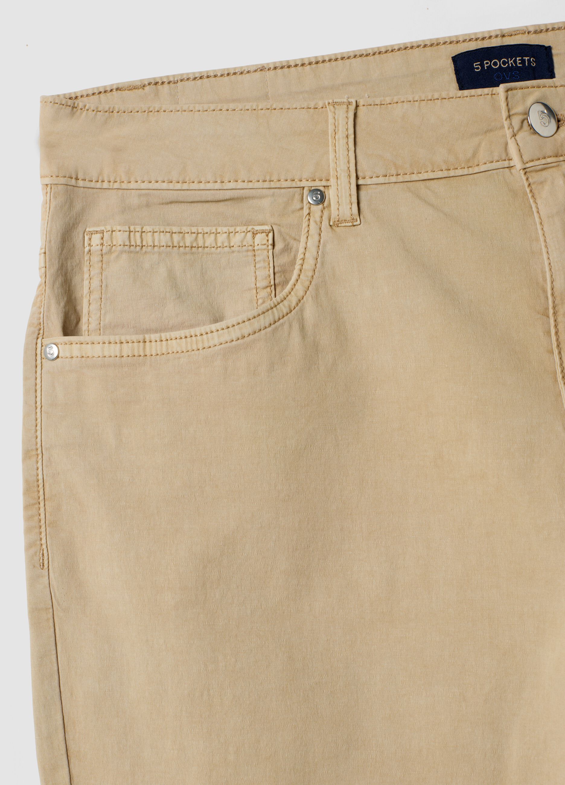 Bermuda beige in cotone elasticizzato a cinque tasche
