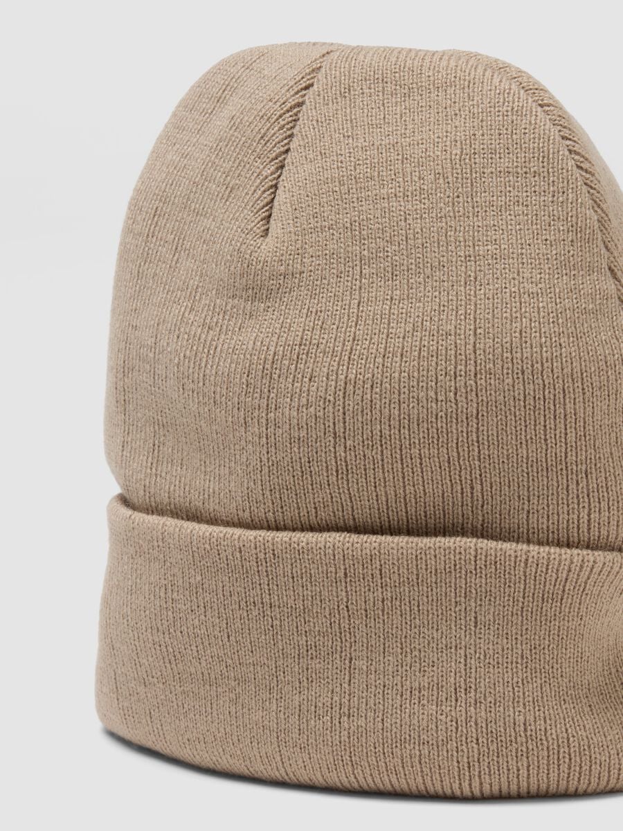 Berretto beige in maglia jersey con risvolto_2