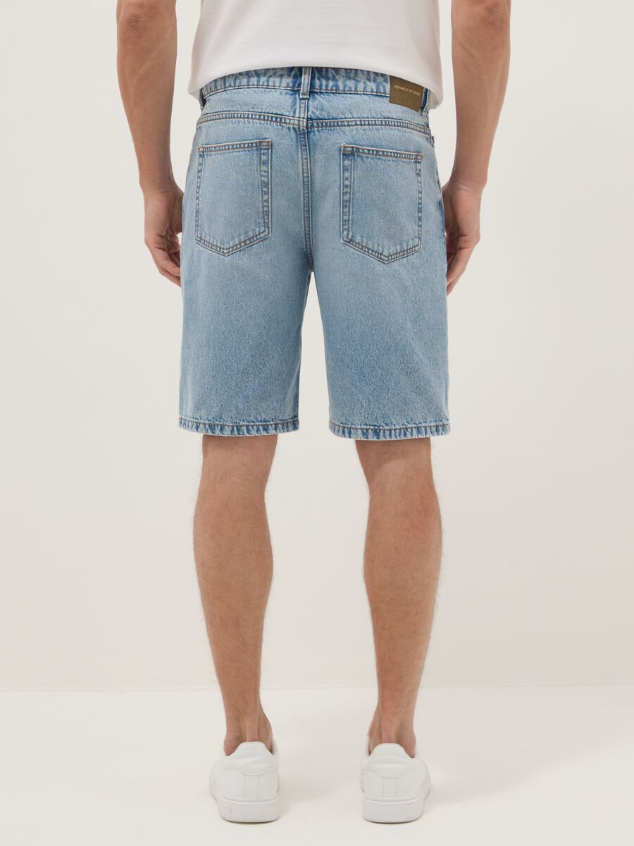 Light blue denim Bermuda shorts in pure cotton, regular fit_2