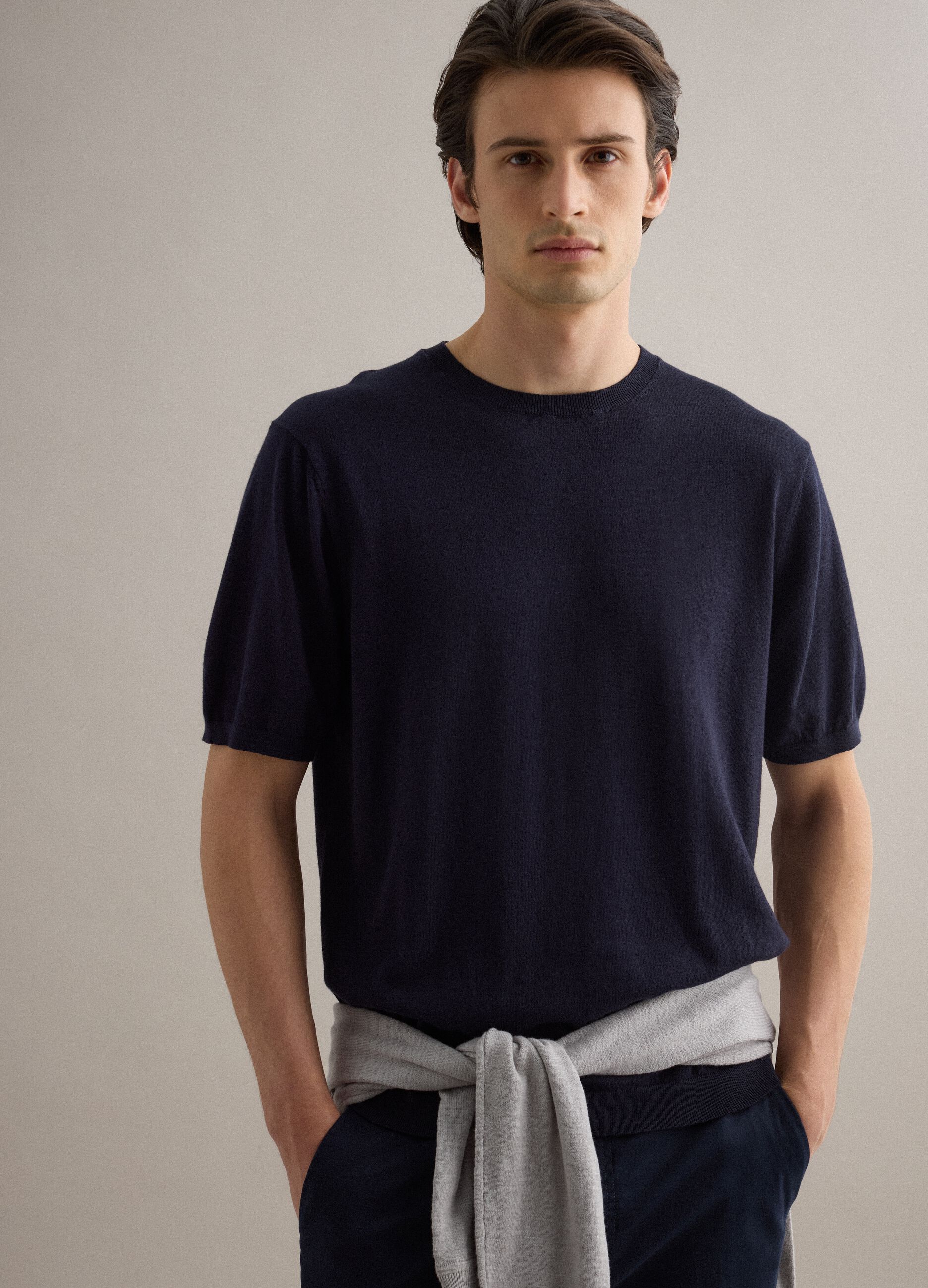 T-shirt a maniche corte in misto cotone, lino e seta blu regular fit