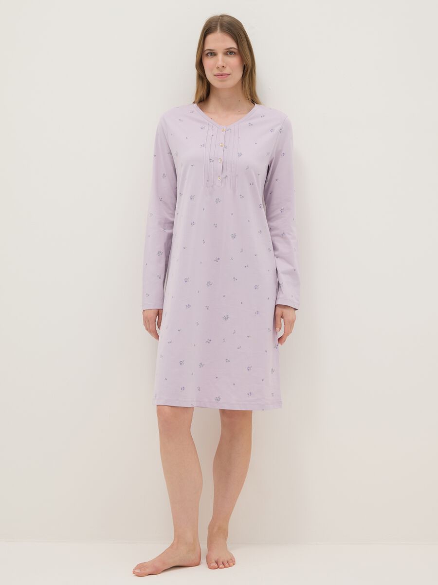 Purple pure cotton nightdress with serafino collar and floral pattern_0