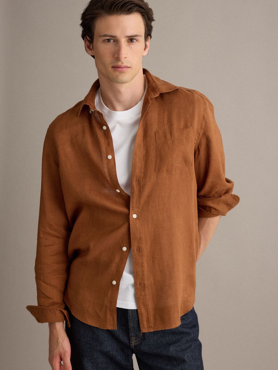 Camicia marrone in puro lino con collo button down regular fit_0