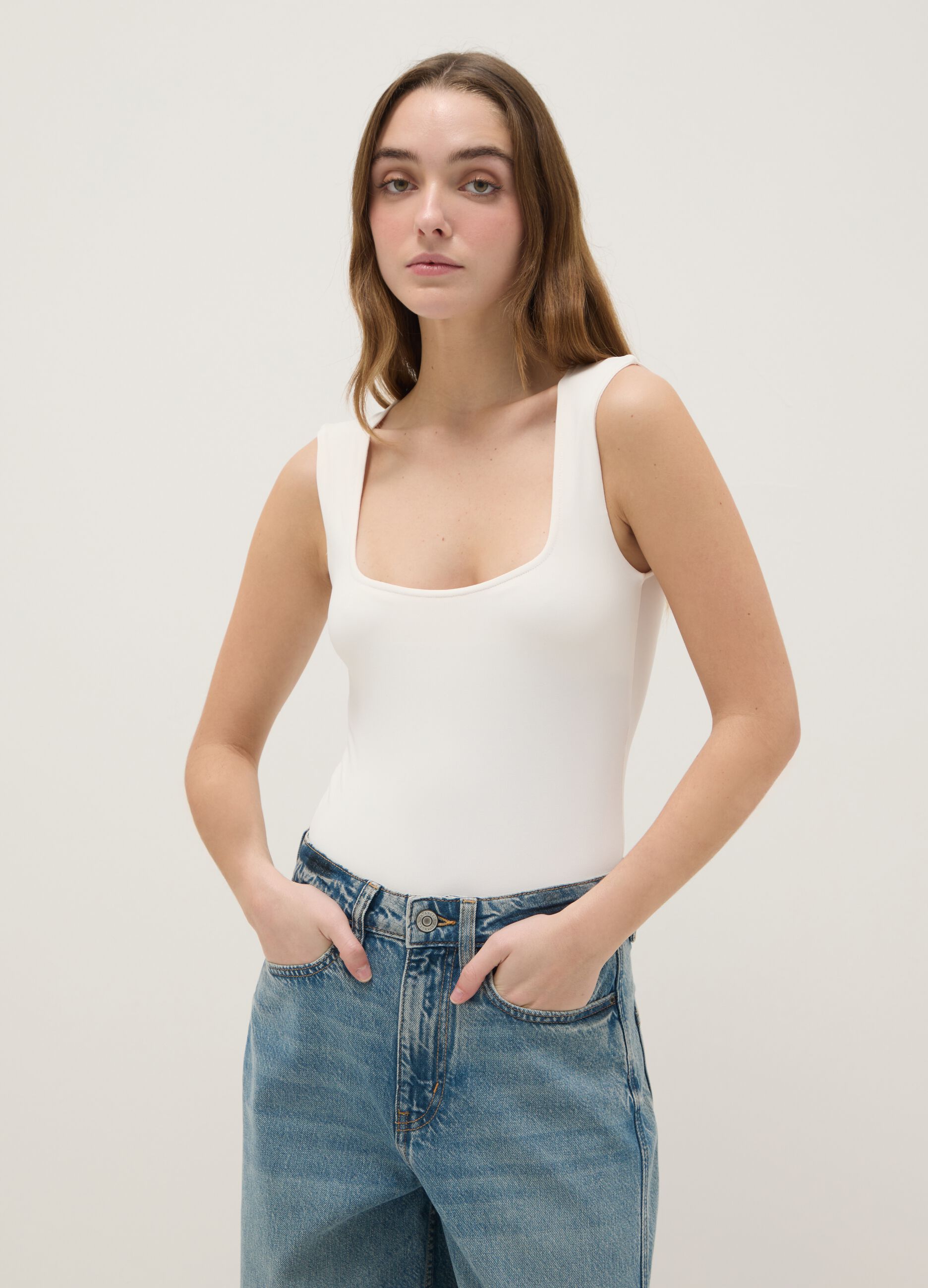 White body-fitted with square neckline