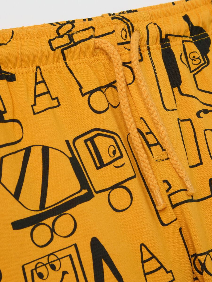 Two-pack black and yellow Bermuda shorts with drawstring and print_3