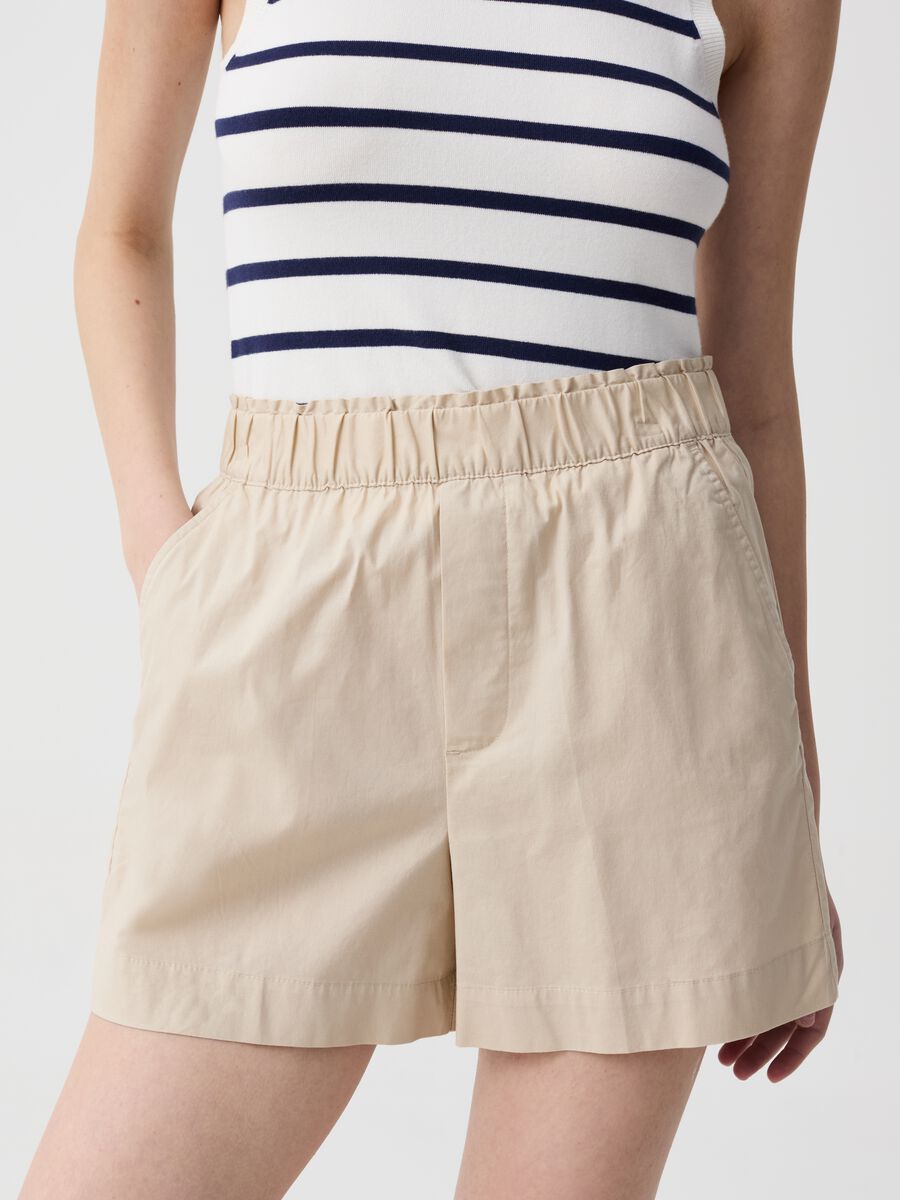 Pull-on shorts in stretch cotton_1