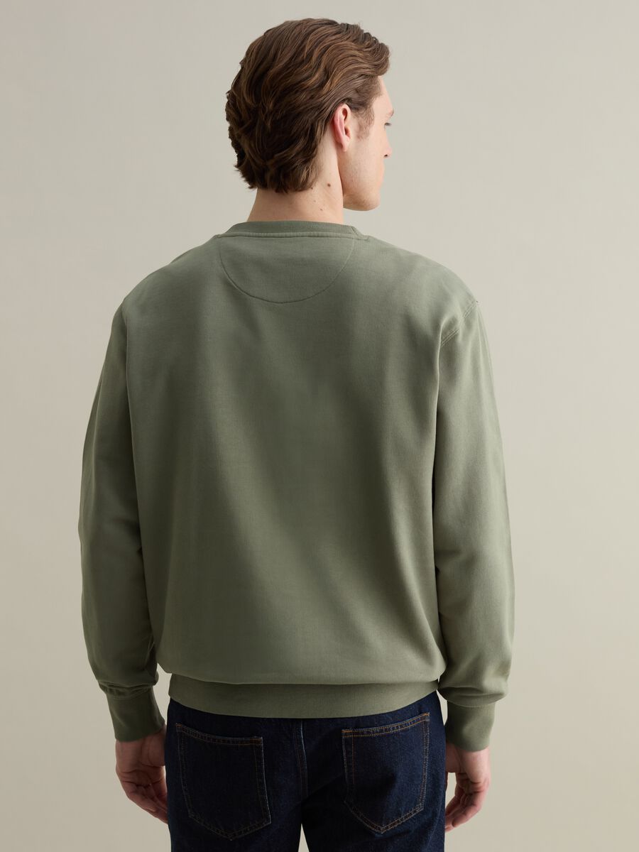 Sweatshirt with round neck and stitched detail_2