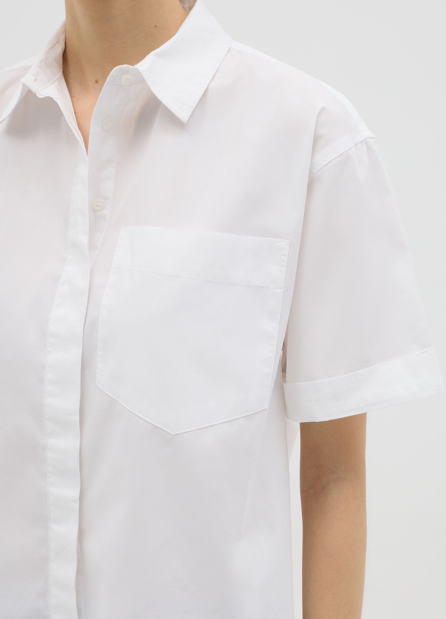 Cotton shirt with short sleeves