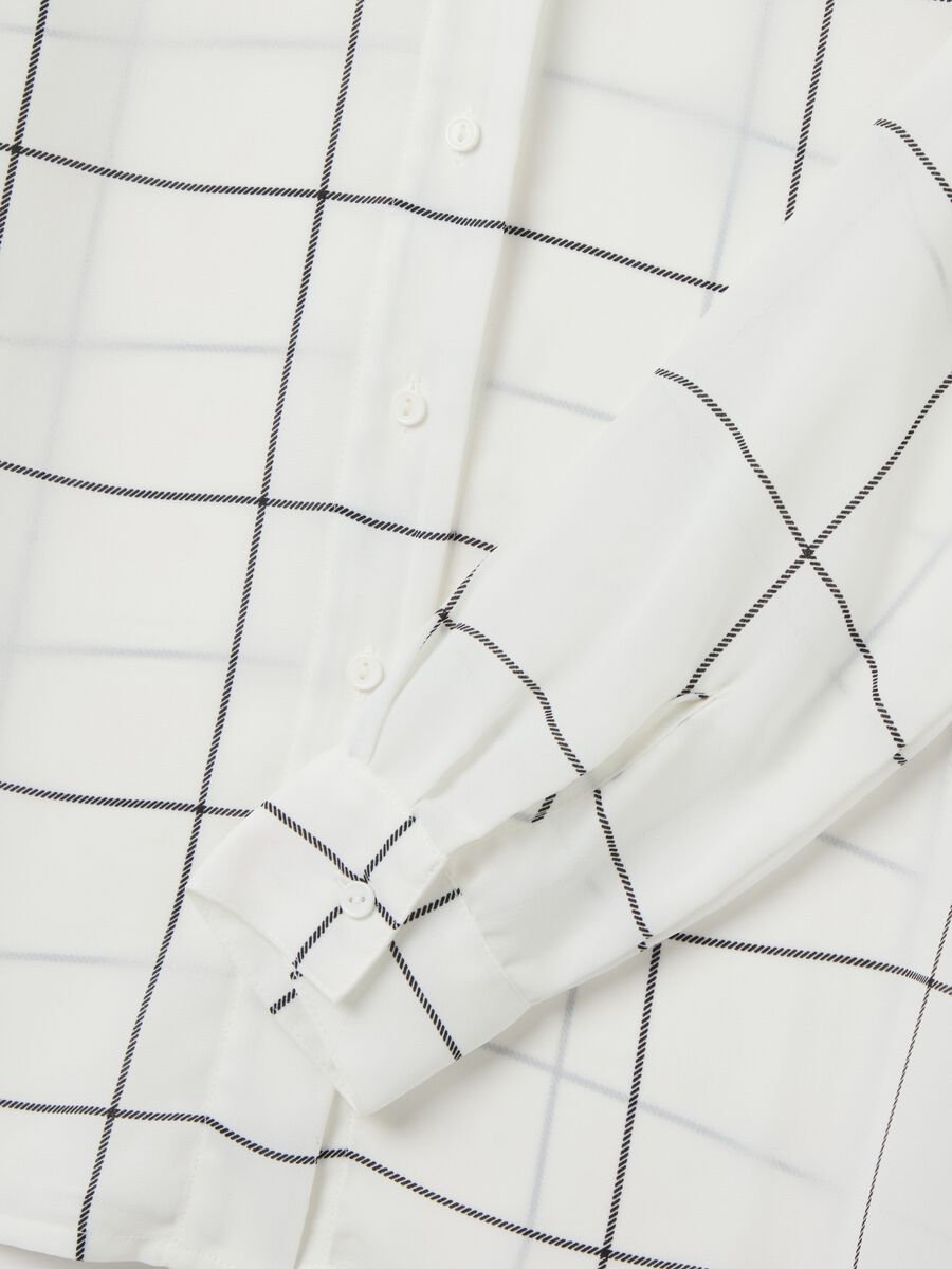 Shirt with all-over print._5