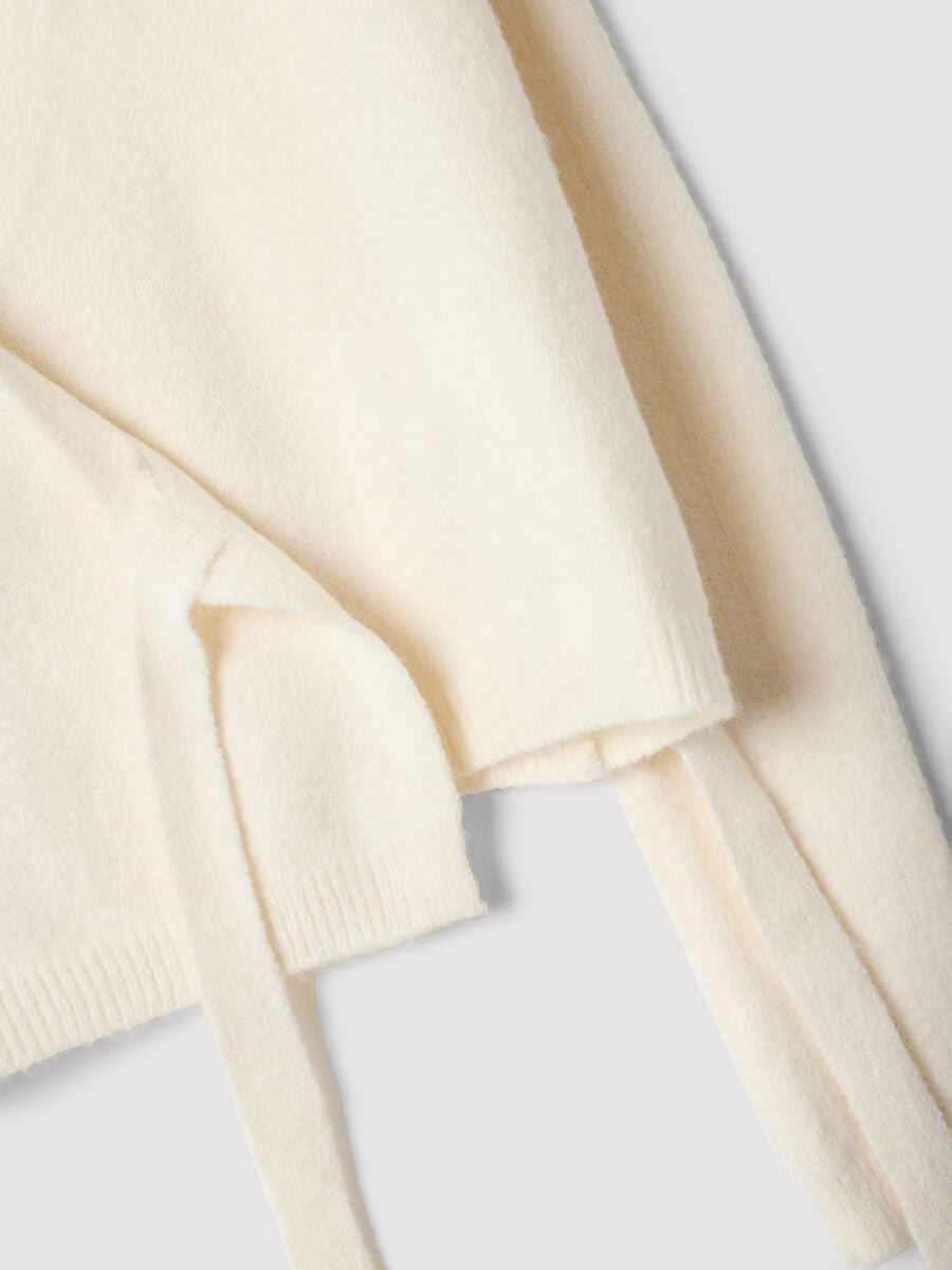 White wrap cardigan with deep V-neck_5