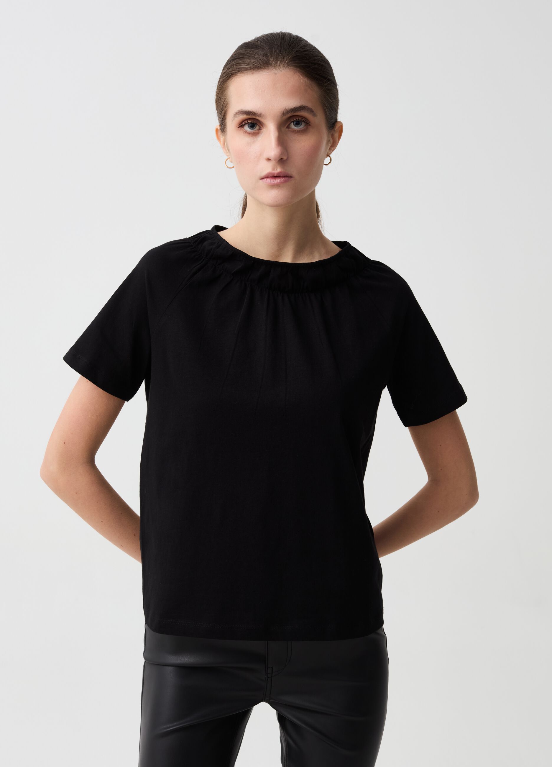 Mock-neck T-shirt with pleating