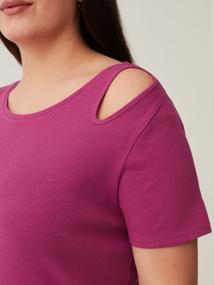 T-shirt a costine con dettaglio cut out Curvy_3
