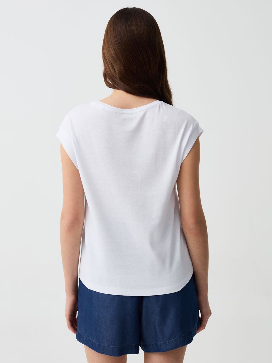 Sleeveless T-shirt with crochet application_2