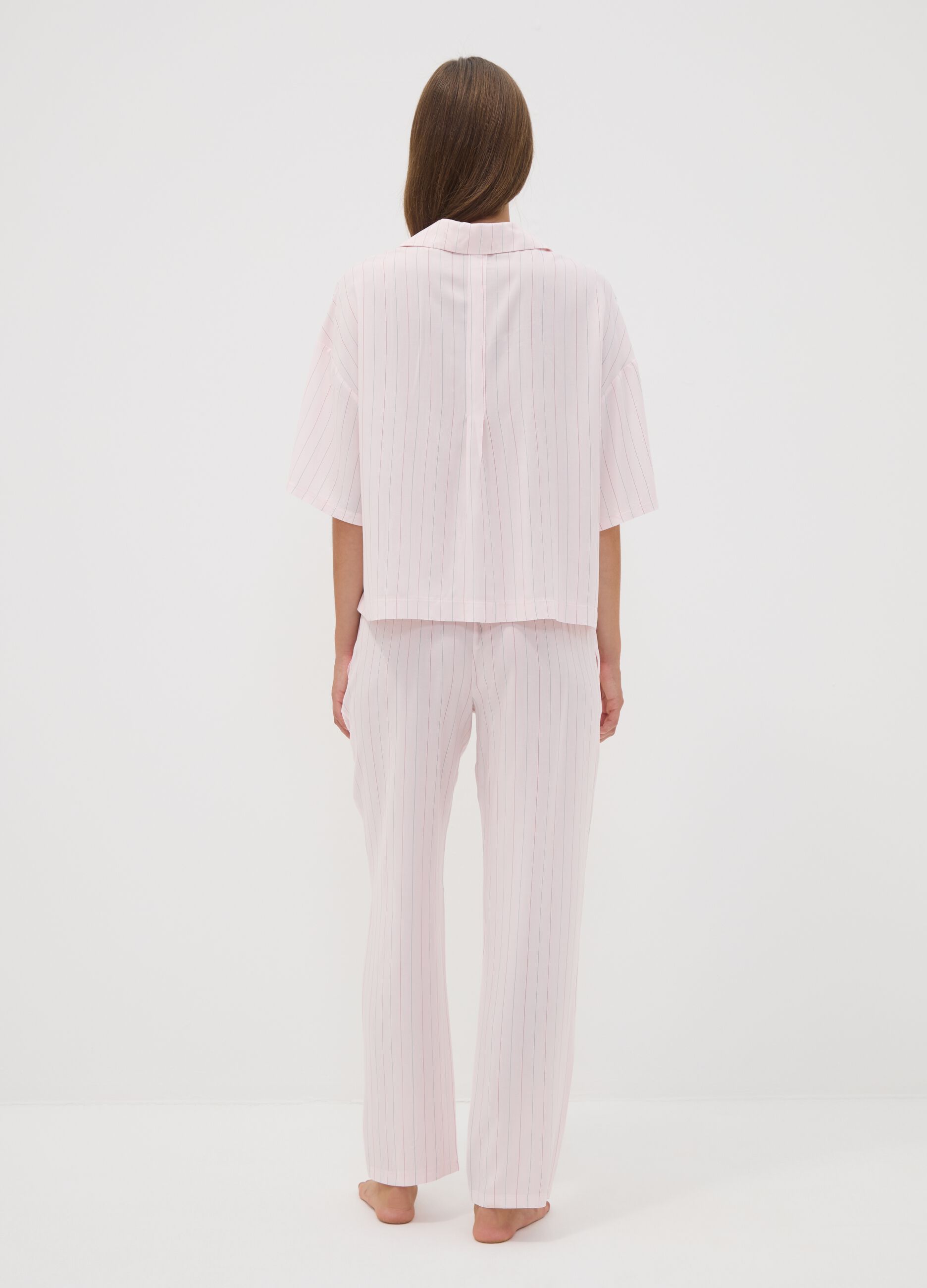 Pigiama rosa in pura viscosa con scollo a V a righe regular fit