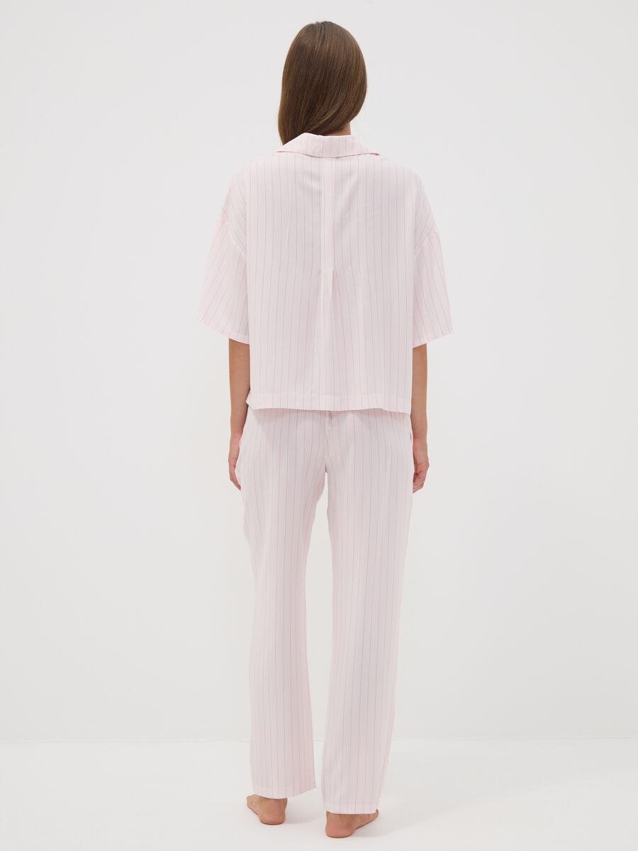 Pigiama rosa in pura viscosa con scollo a V a righe regular fit_3