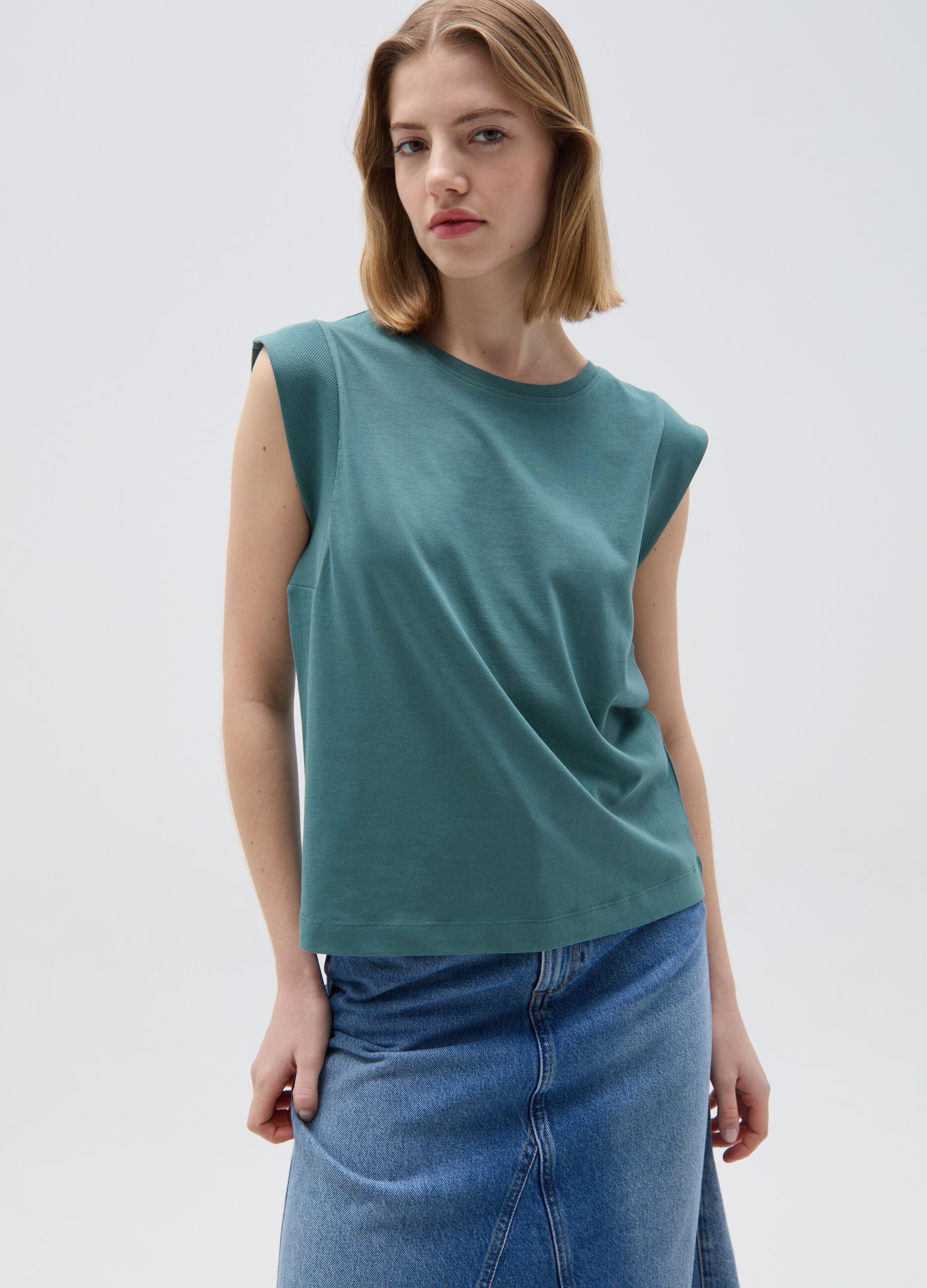 Relaxed-fit sleeveless T-shirt