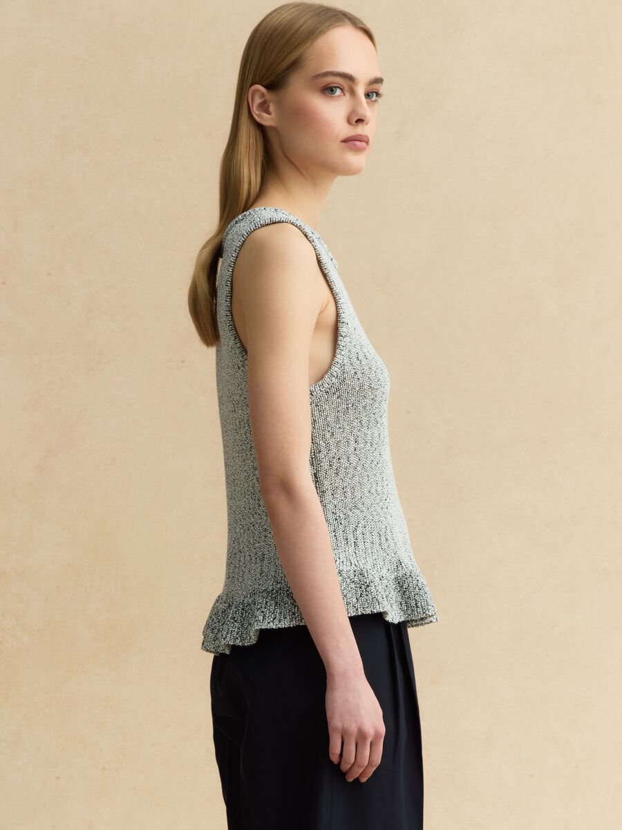 Top in tricot bianco e nero regular fit con volant_0