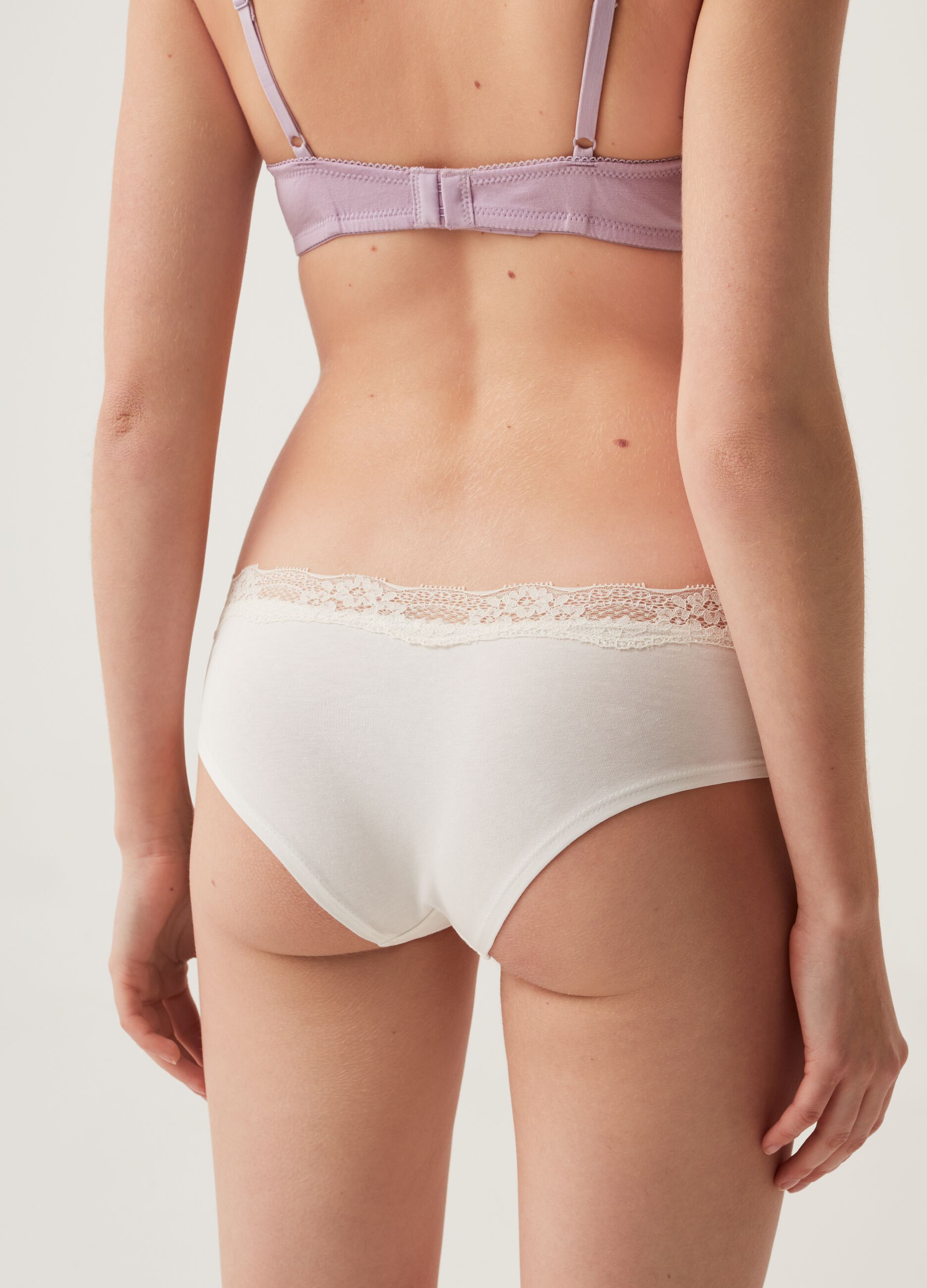 Two-pack knicker shorts with lace trim