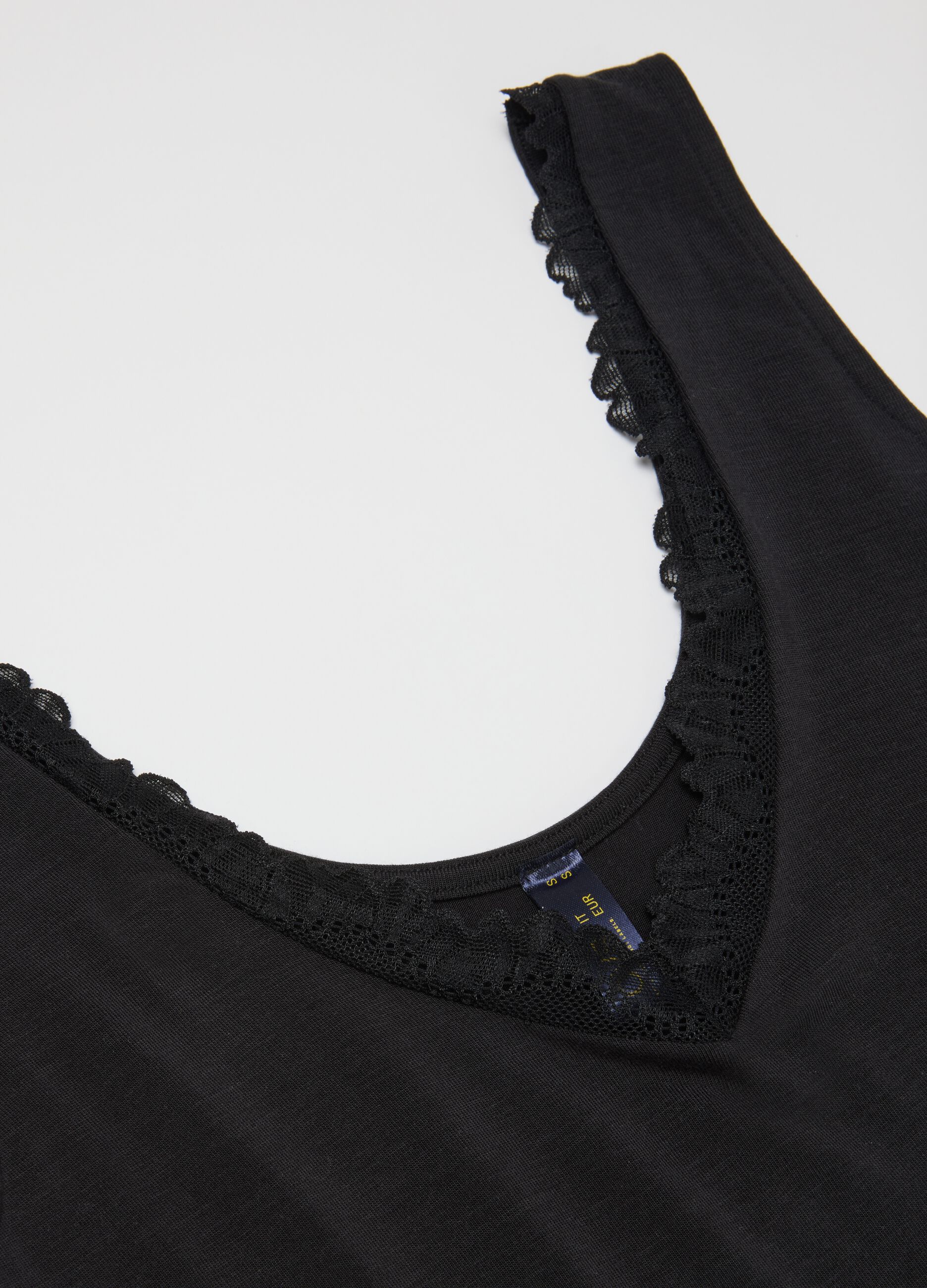 Canottiera nera regular fit con pizzo