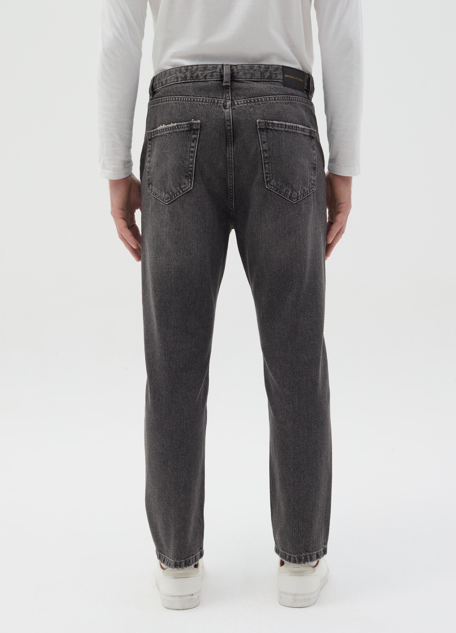 Carrot-fit jeans with fading