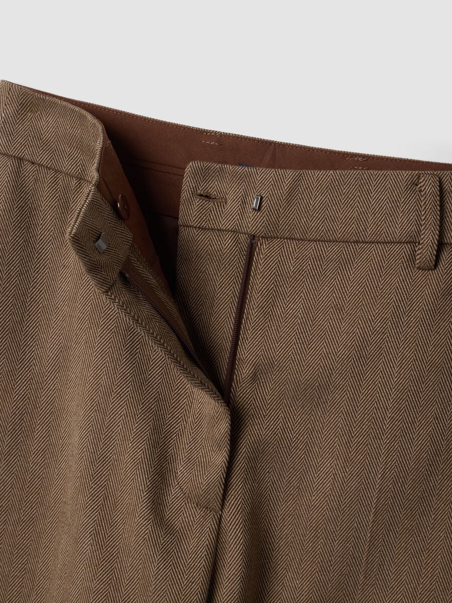 Brown regular-fit formal trousers in stretch viscose_1