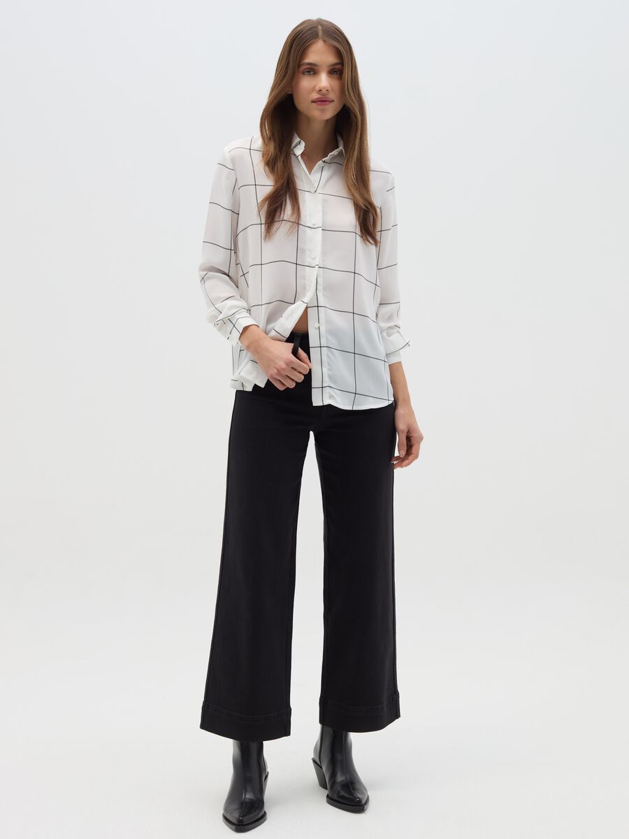 Shirt with all-over print._1