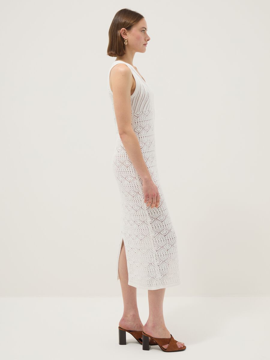 White pure cotton slim-fit dress with broderie detail and deep V-neck_2