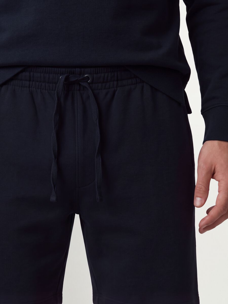 Navy cotton-blend shorts with elasticated waistband, regular fit_2