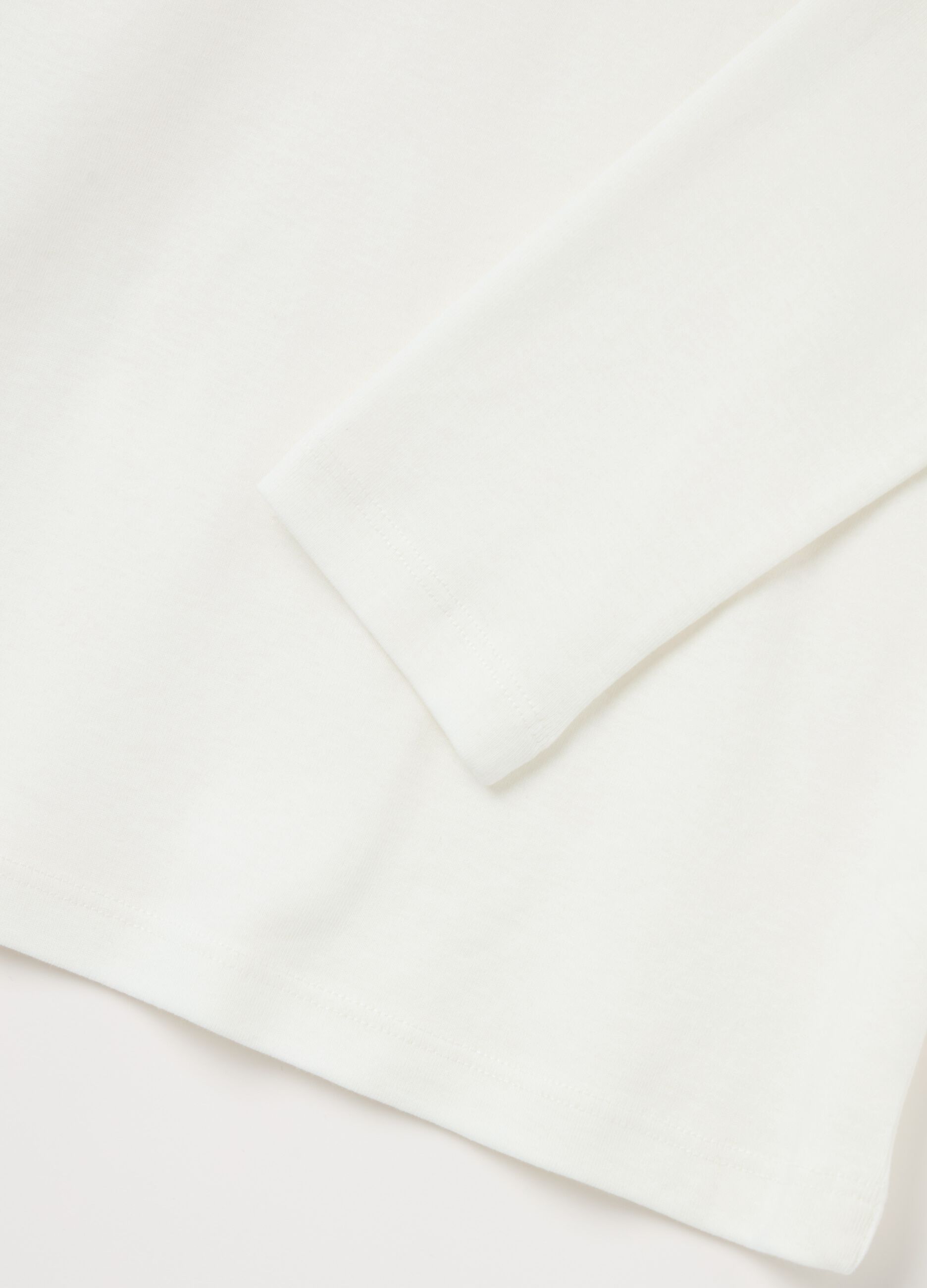 T-shirt a maniche lunghe scollo a barchetta