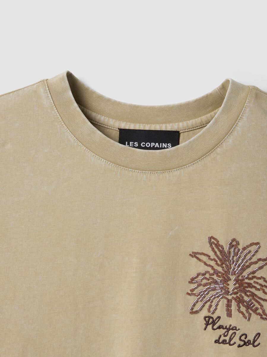 T-shirt beige in puro cotone regular fit con ricamo e perline_1