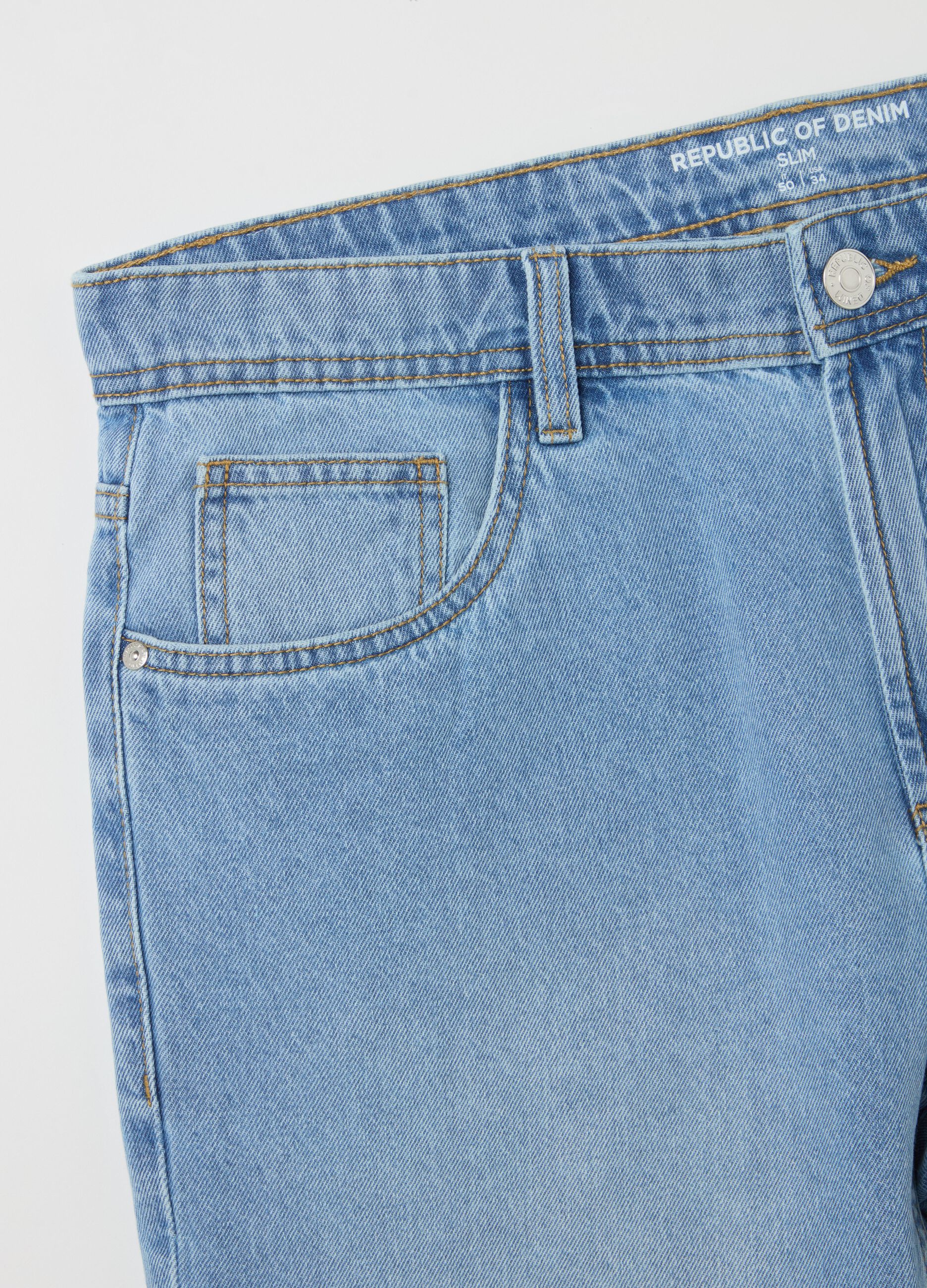 Light blue slim-fit Bermuda shorts in denim