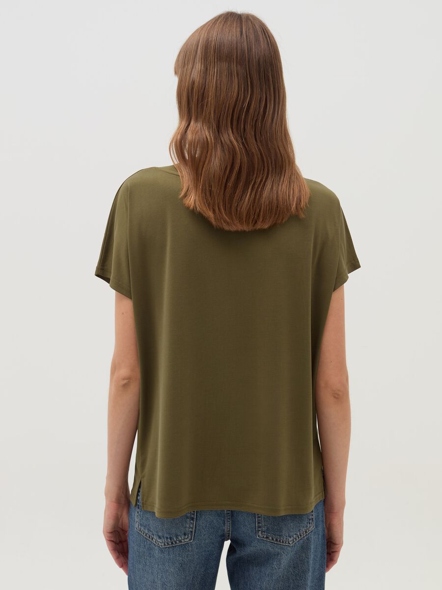 T-shirt with V neck and kimono sleeves_2