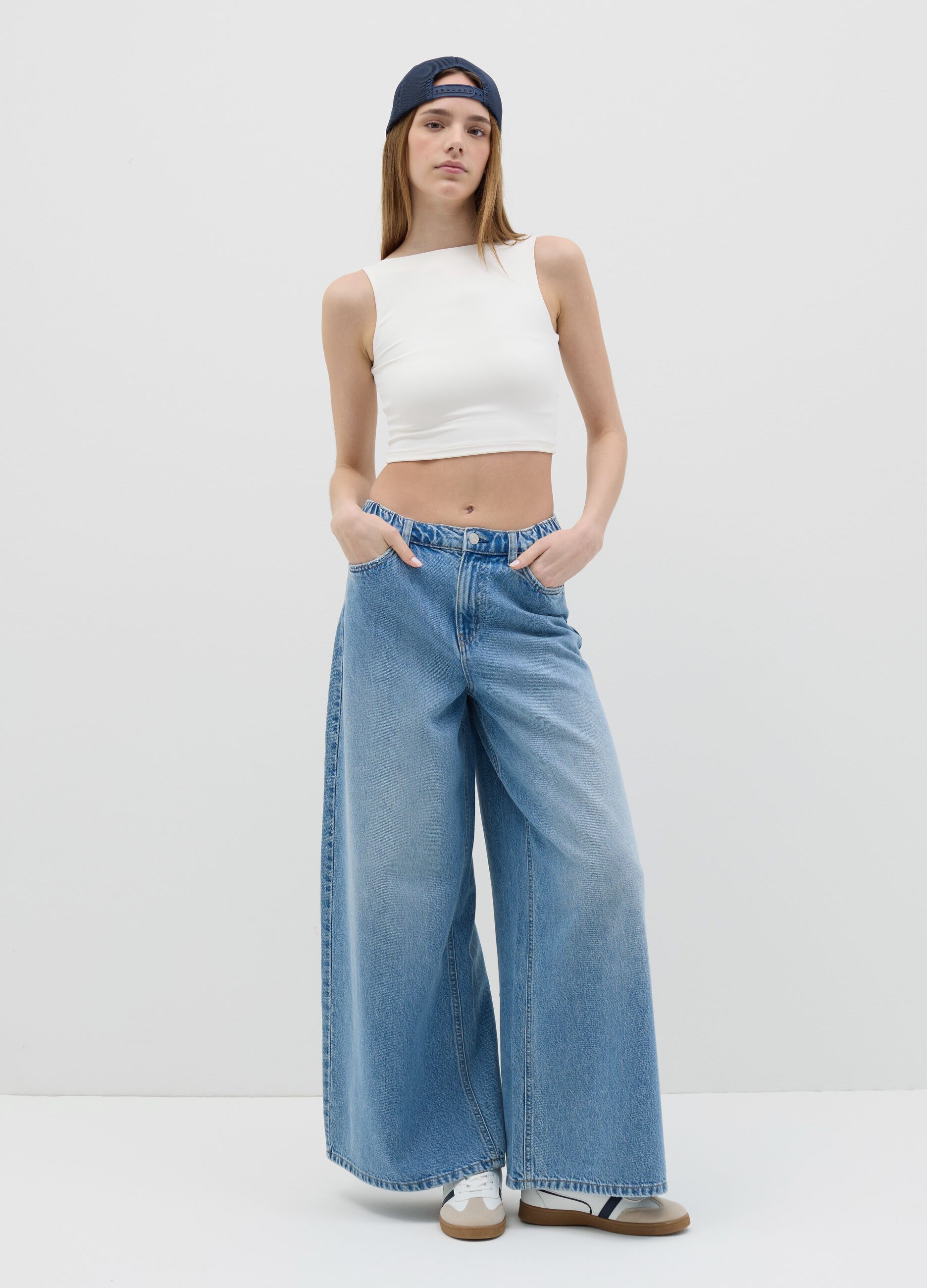Canotta crop da donna in tessuto elasticizzato bianca fitted