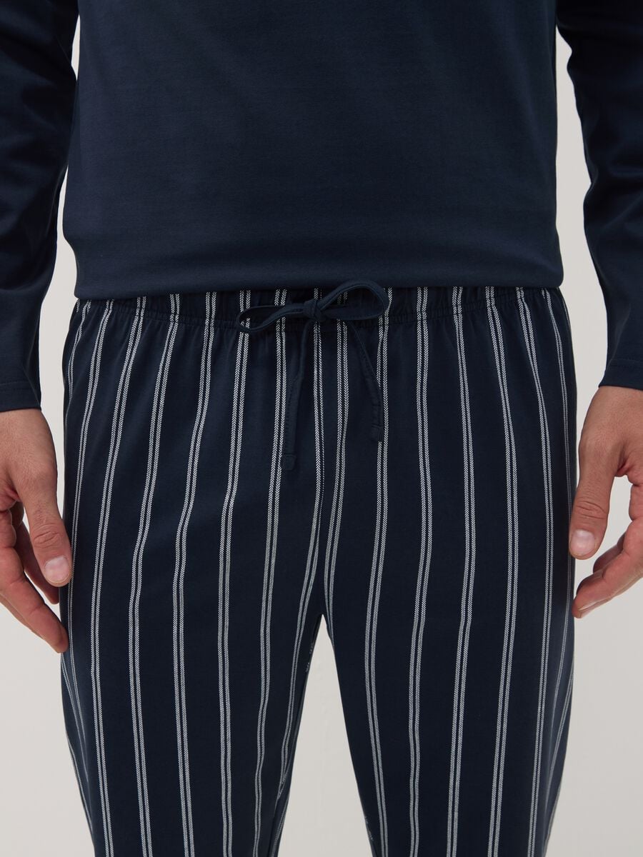 Pigiama blu navy in puro cotone organico con girocollo_2