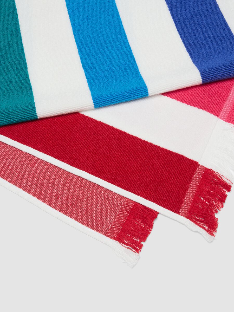 Telo mare multicolor in puro cotone a righe e con frange_1
