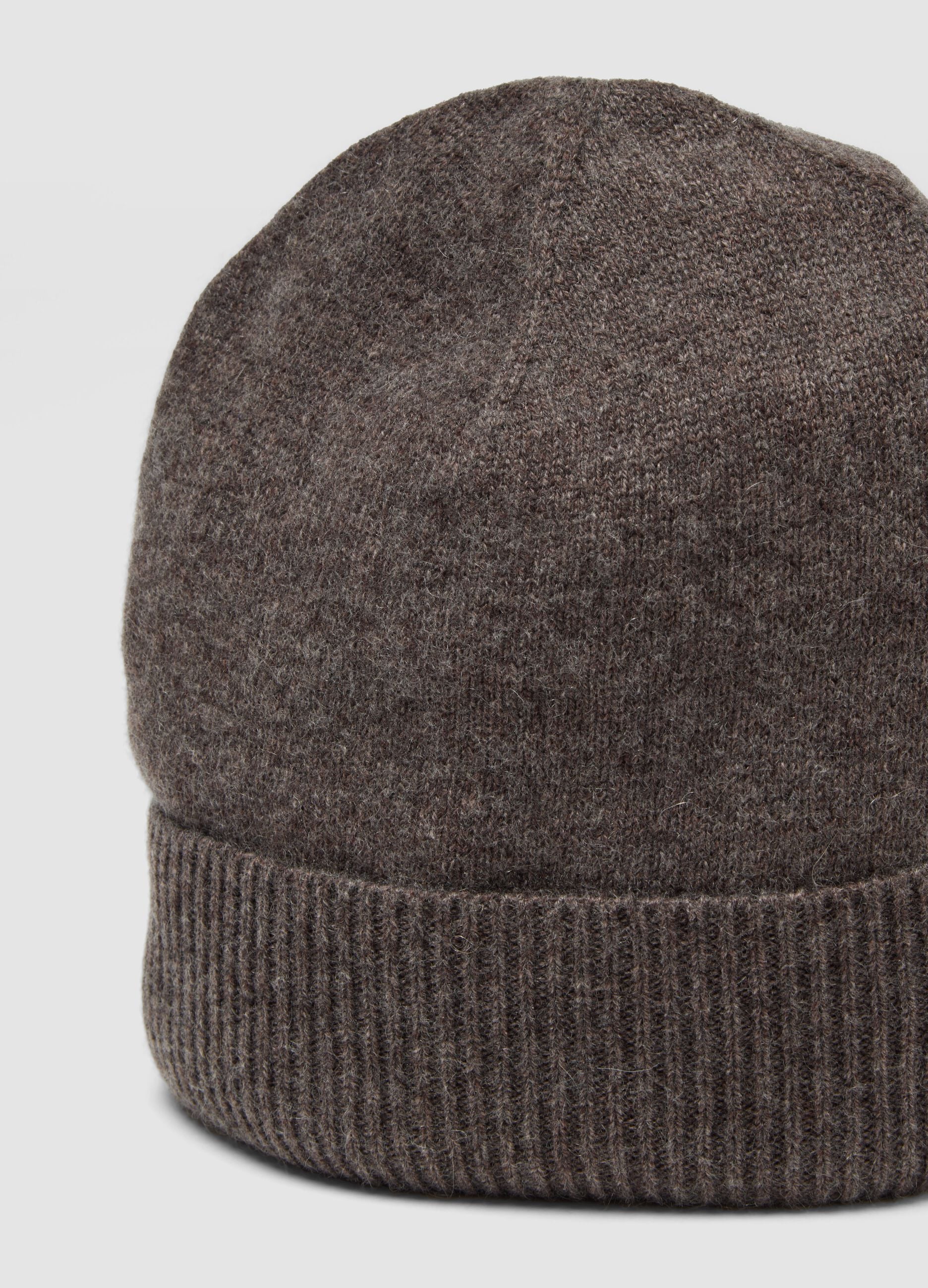 Berretto marrone in misto lana, cashmere e viscosa