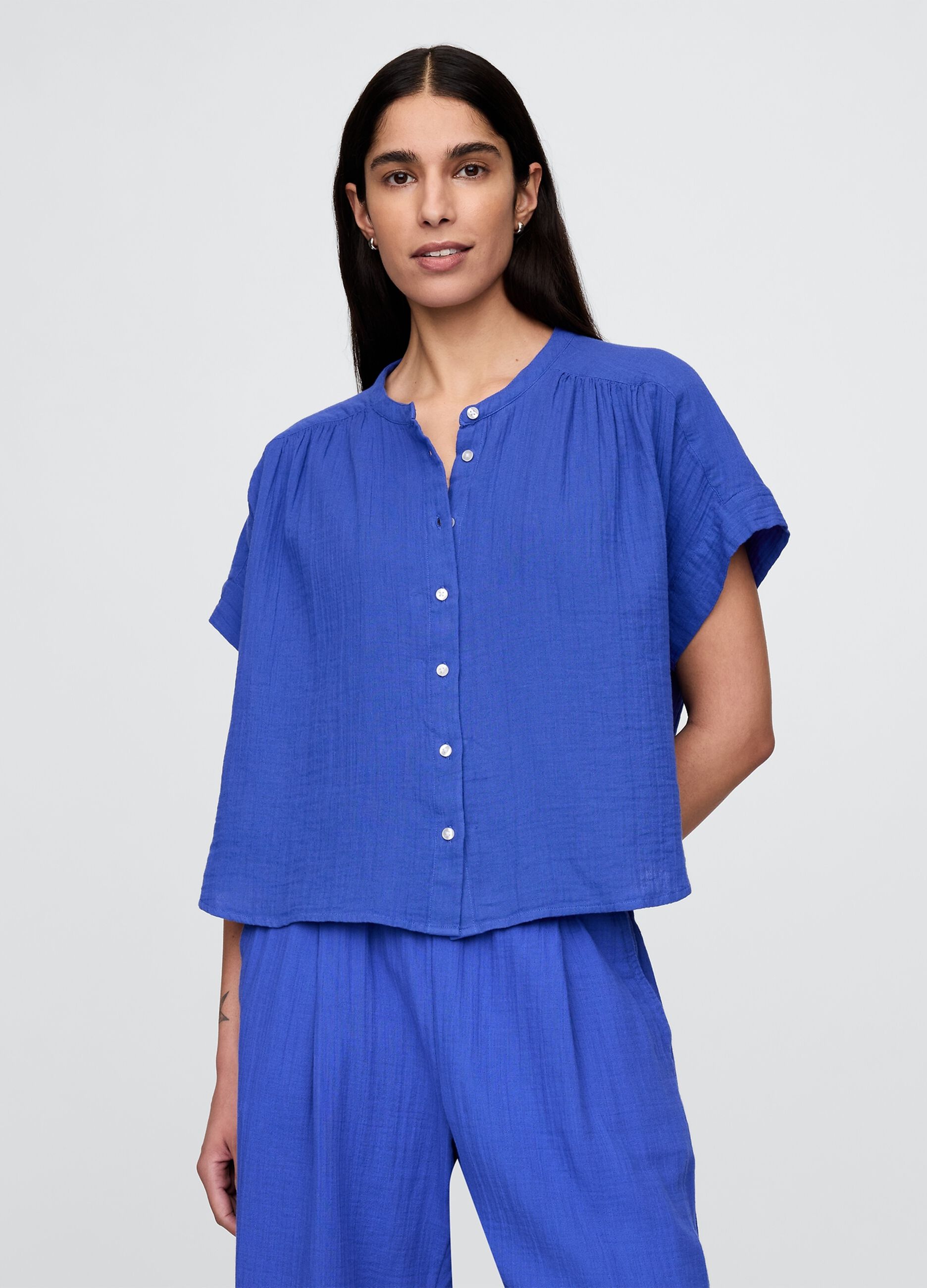 Blue blouse in cotton-viscose blend with short sleeves