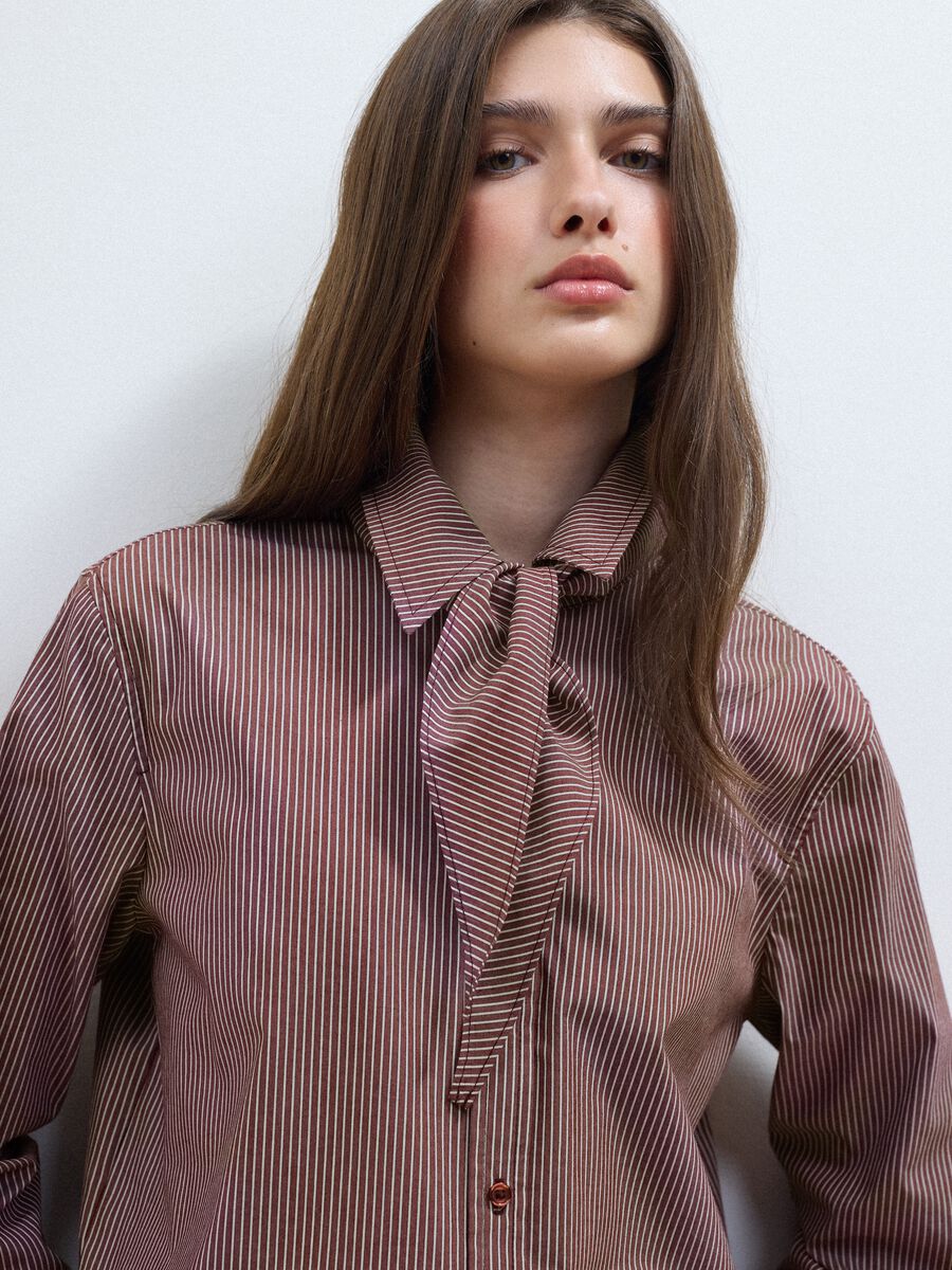 Camicia multicolor in cotone elasticizzato con collo foulard_0