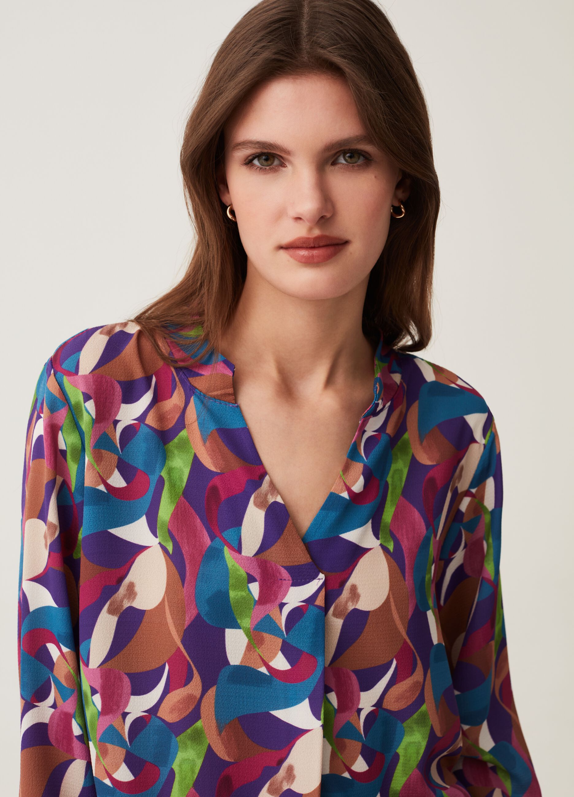 Hybrid crêpe blouse with optical print