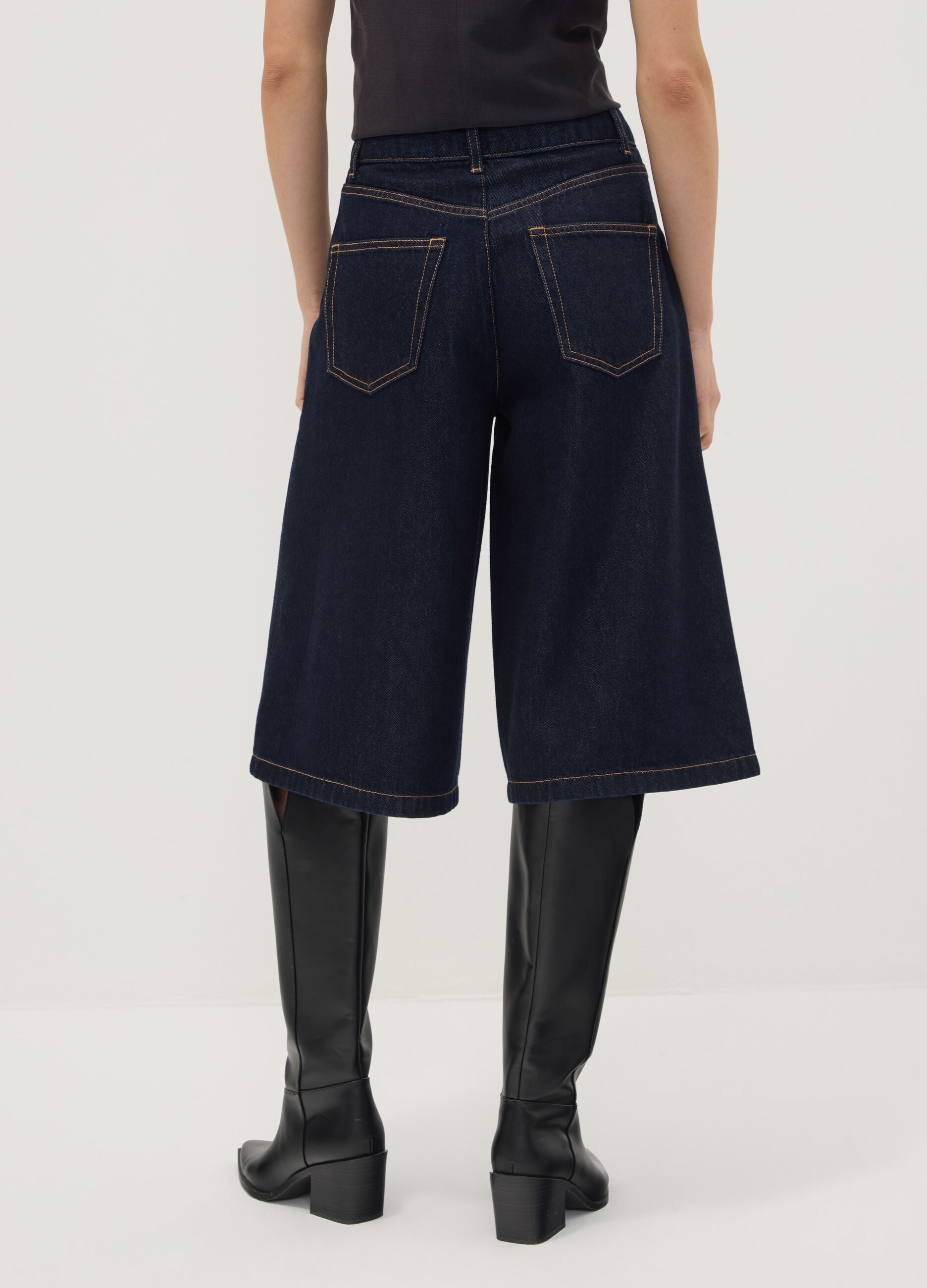 Blue denim wide-leg Bermuda shorts in cotton and lyocell blend