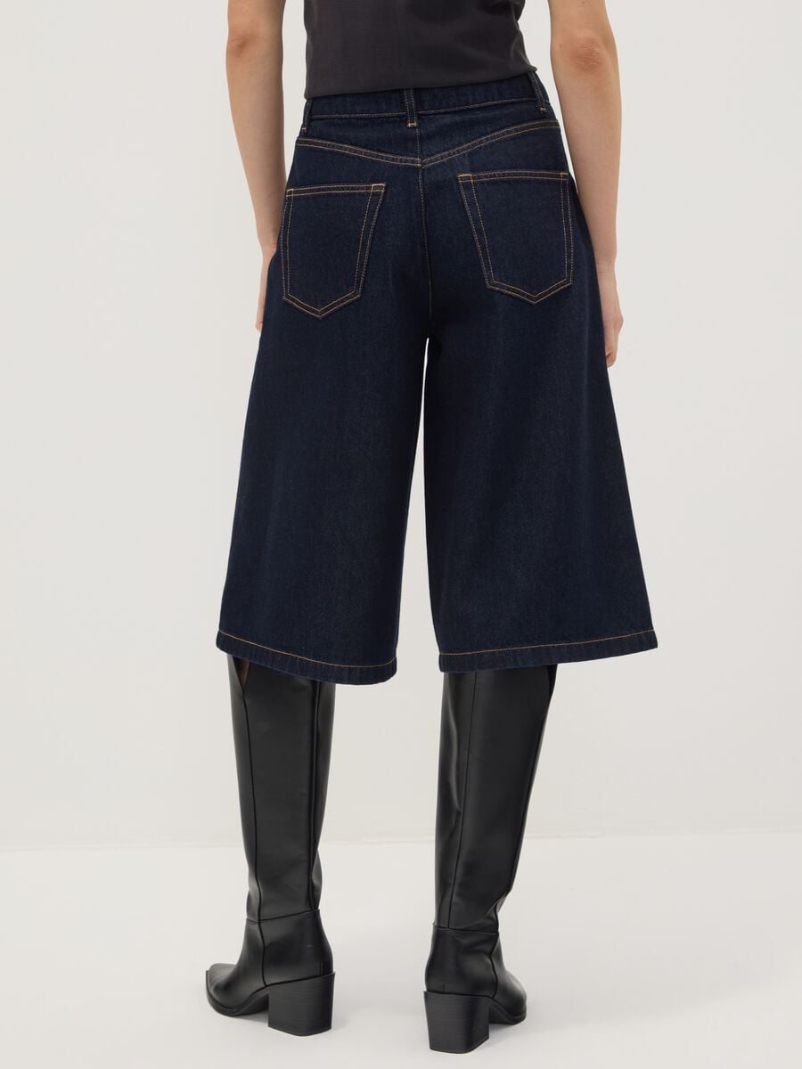 Blue denim wide-leg Bermuda shorts in cotton and lyocell blend_3
