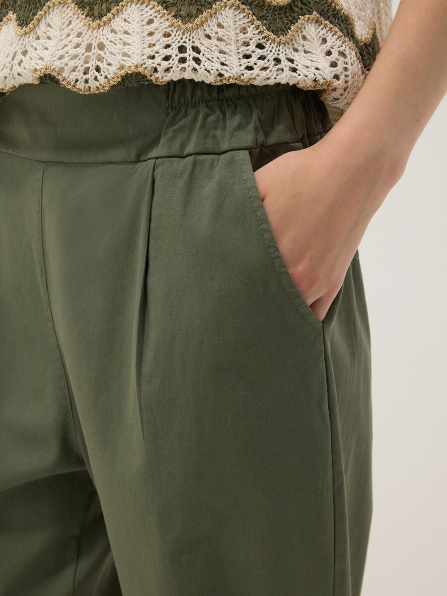 Pantaloni verdi in cotone elasticizzato_3