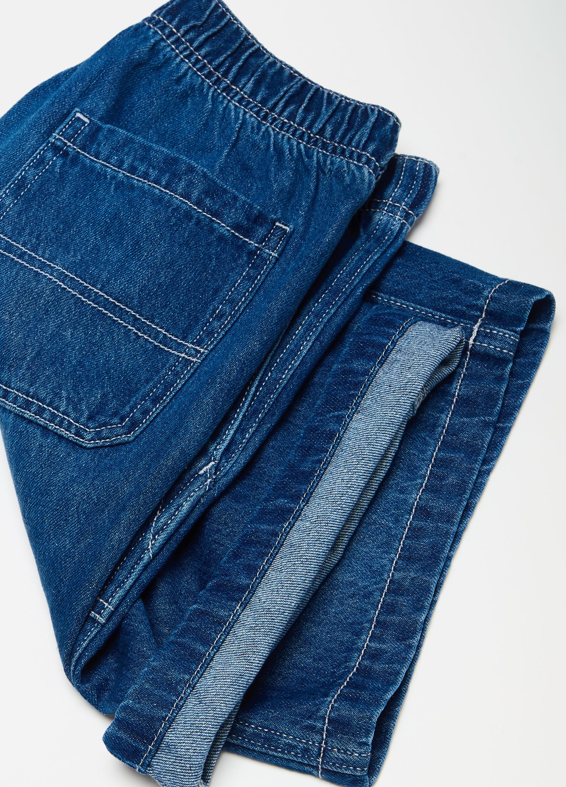 Bermuda joggers in denim with pockets