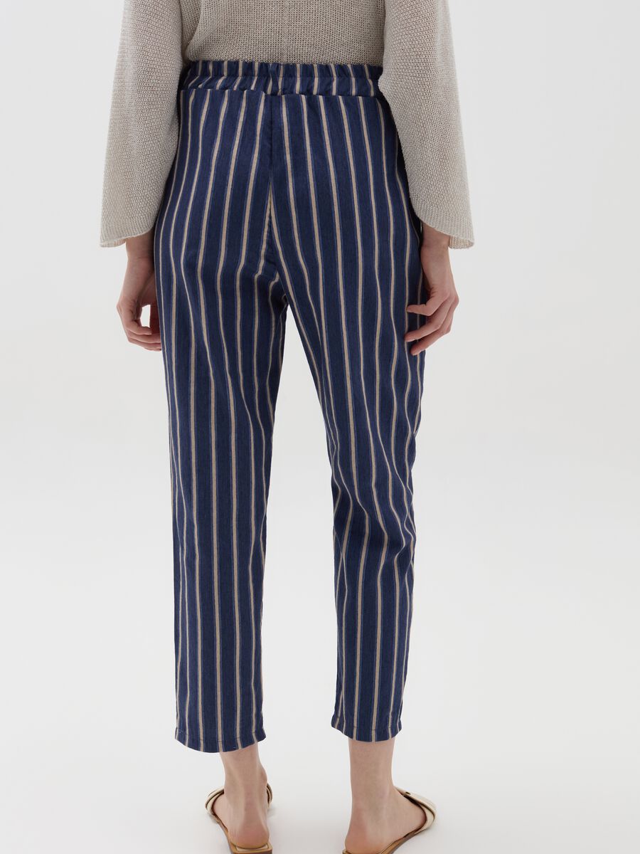 Crop cigarette trousers with stripes_2