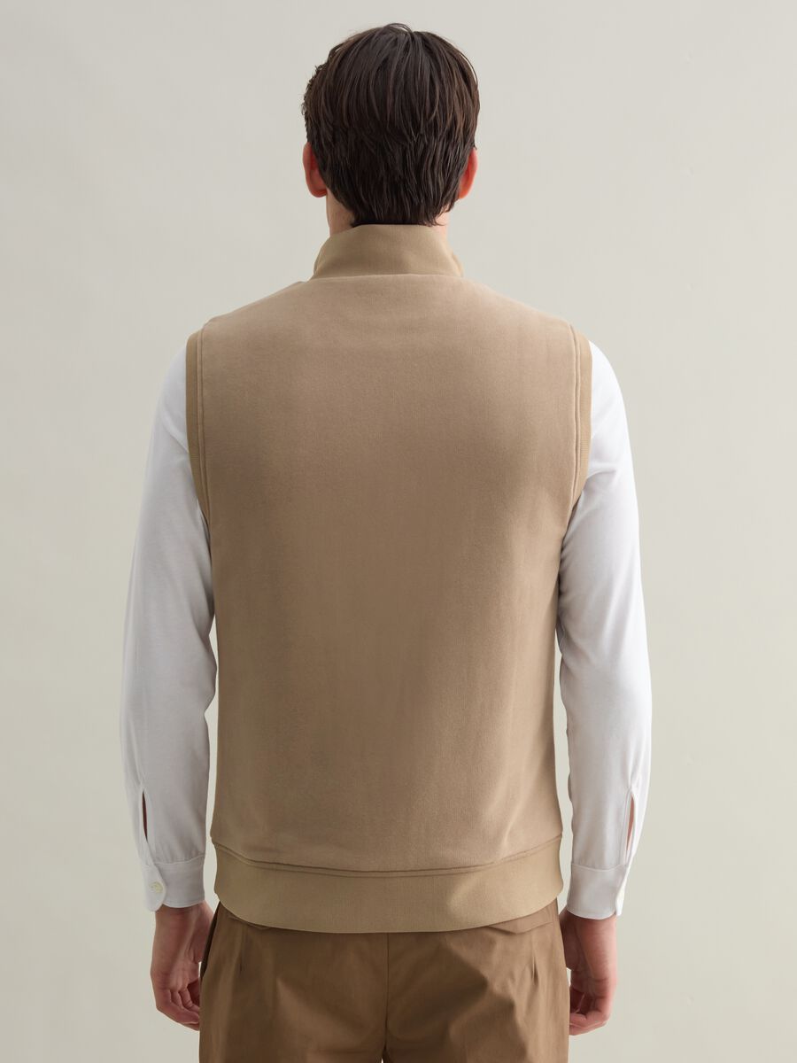 Contemporary full-zip gilet with high neck_3