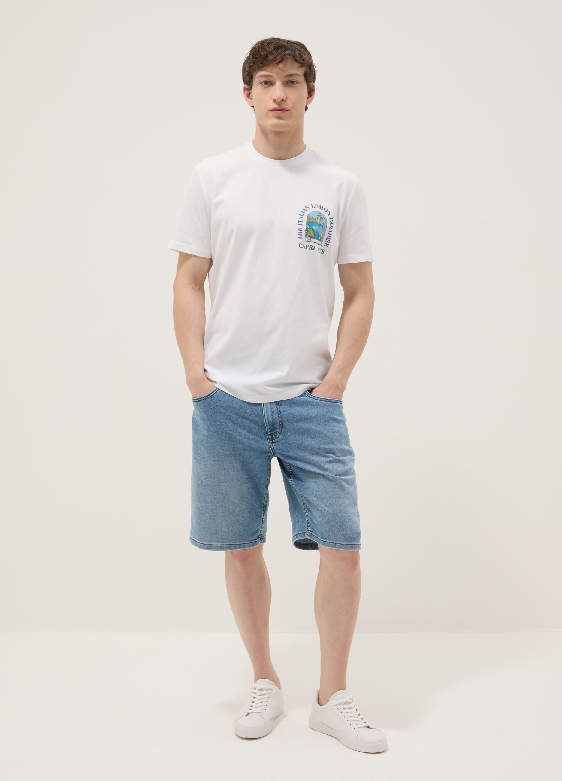 White pure cotton T-shirt with chest print, regular fit